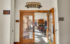 Main Street Mountain View Retreat - Breckenridge, Colorado