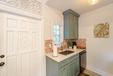 Tropical Hideaway Steps from Sarasota Bay - Sarasota, Florida