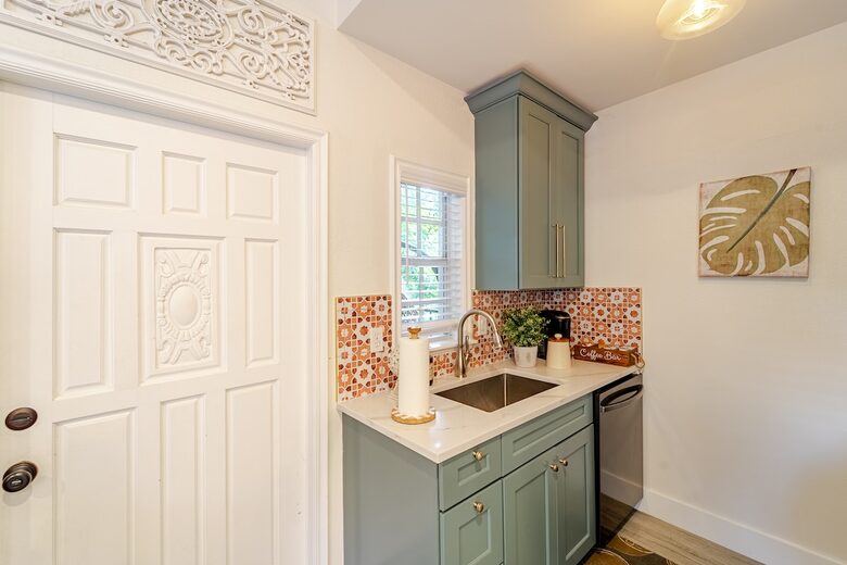 Tropical Hideaway Steps from Sarasota Bay - Sarasota, Florida