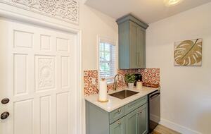 Tropical Hideaway Steps from Sarasota Bay - Sarasota, Florida