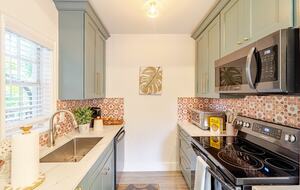 Tropical Hideaway Steps from Sarasota Bay - Sarasota, Florida