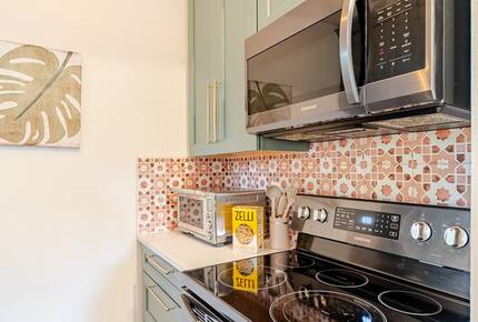 Tropical Hideaway Steps from Sarasota Bay - Sarasota, Florida