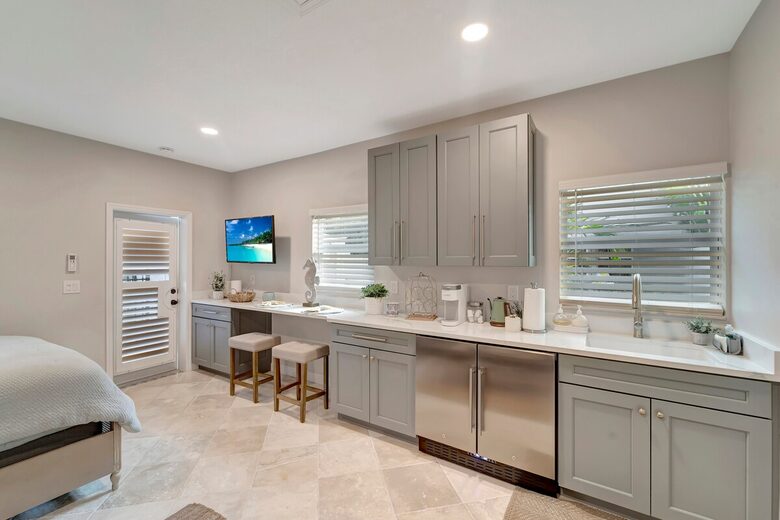 Tropical Hideaway Steps from Sarasota Bay - Sarasota, Florida