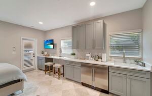 Tropical Hideaway Steps from Sarasota Bay - Sarasota, Florida