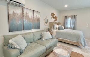 Tropical Hideaway Steps from Sarasota Bay - Sarasota, Florida