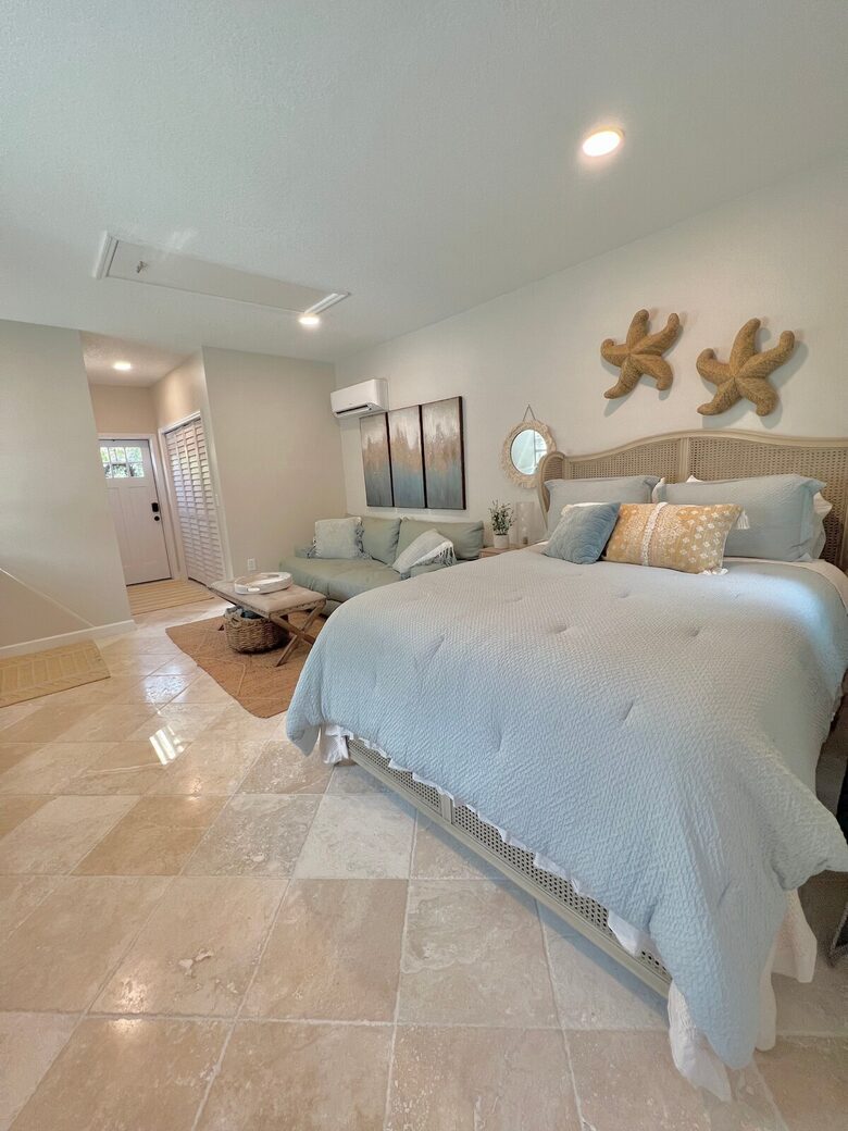 Tropical Hideaway Steps from Sarasota Bay - Sarasota, Florida