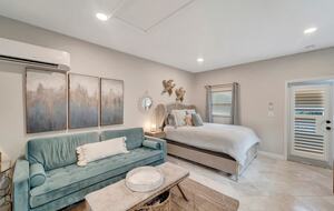 Tropical Hideaway Steps from Sarasota Bay - Sarasota, Florida