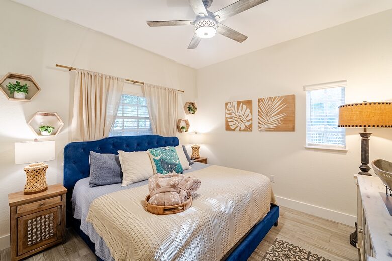 Tropical Hideaway Steps from Sarasota Bay - Sarasota, Florida