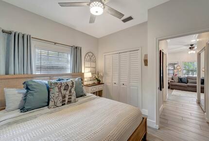 Tropical Hideaway Steps from Sarasota Bay - Sarasota, Florida