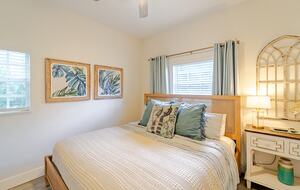 Tropical Hideaway Steps from Sarasota Bay - Sarasota, Florida