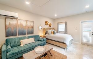 Tropical Hideaway Steps from Sarasota Bay - Sarasota, Florida