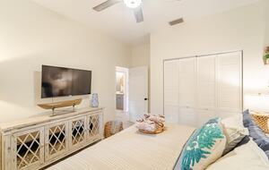 Tropical Hideaway Steps from Sarasota Bay - Sarasota, Florida