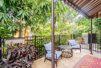 Tropical Hideaway Steps from Sarasota Bay - Sarasota, Florida