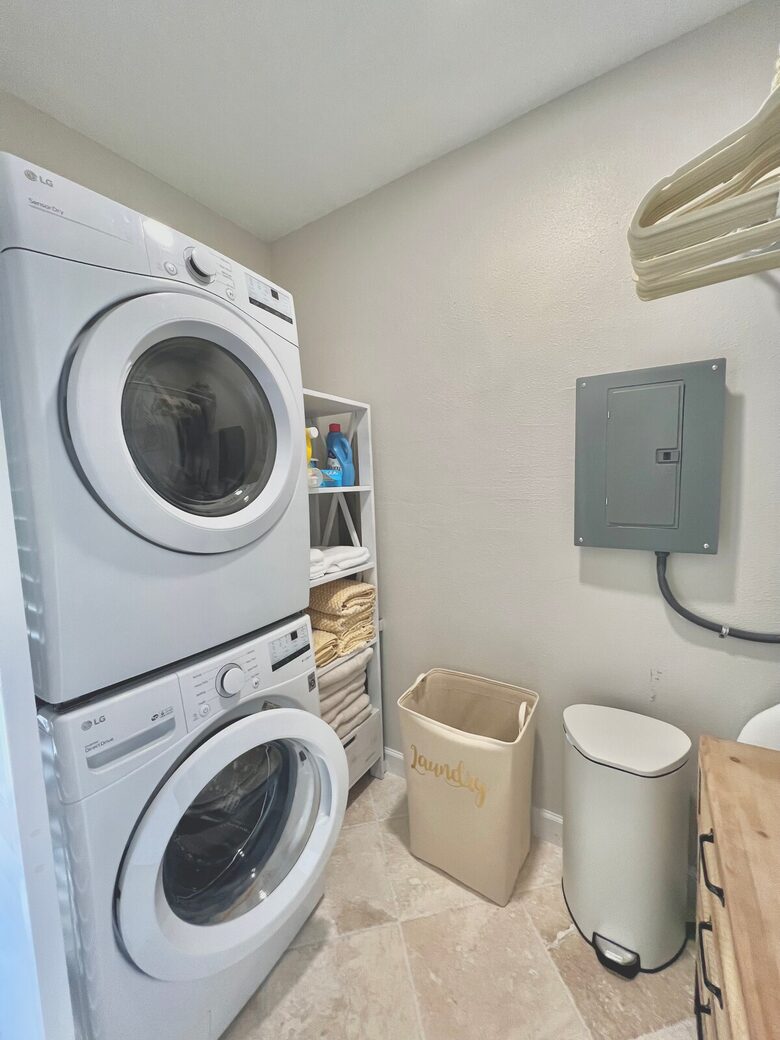 Tropical Hideaway Steps from Sarasota Bay - Sarasota, Florida