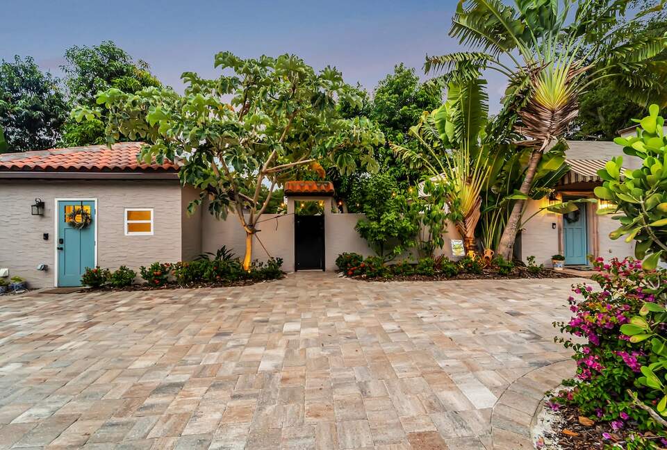 Tropical Hideaway Steps from Sarasota Bay - Sarasota, Florida