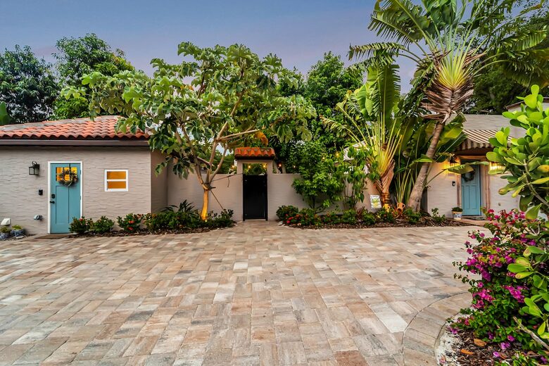 Tropical Hideaway Steps from Sarasota Bay - Sarasota, Florida