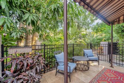 Tropical Hideaway Steps from Sarasota Bay - Sarasota, Florida