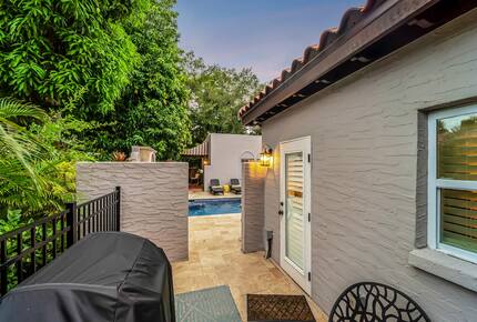 Tropical Hideaway Steps from Sarasota Bay - Sarasota, Florida