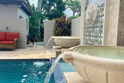 Tropical Hideaway Steps from Sarasota Bay - Sarasota, Florida