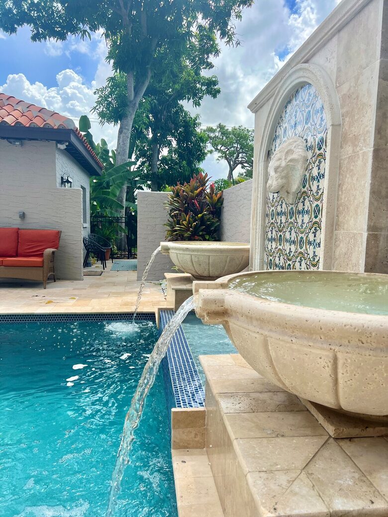 Tropical Hideaway Steps from Sarasota Bay - Sarasota, Florida