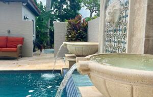 Tropical Hideaway Steps from Sarasota Bay - Sarasota, Florida