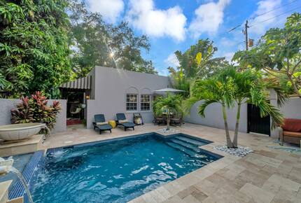 Tropical Hideaway Steps from Sarasota Bay - Sarasota, Florida