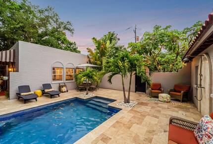 Tropical Hideaway Steps from Sarasota Bay - Sarasota, Florida