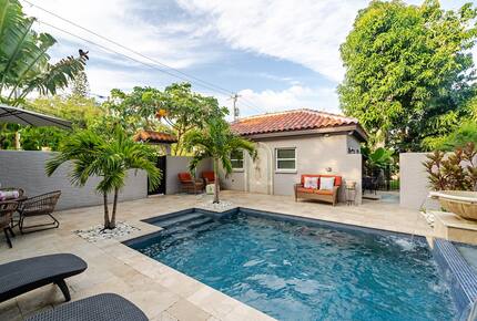 Tropical Hideaway Steps from Sarasota Bay - Sarasota, Florida