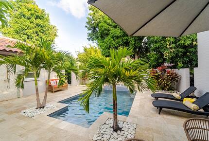 Tropical Hideaway Steps from Sarasota Bay - Sarasota, Florida