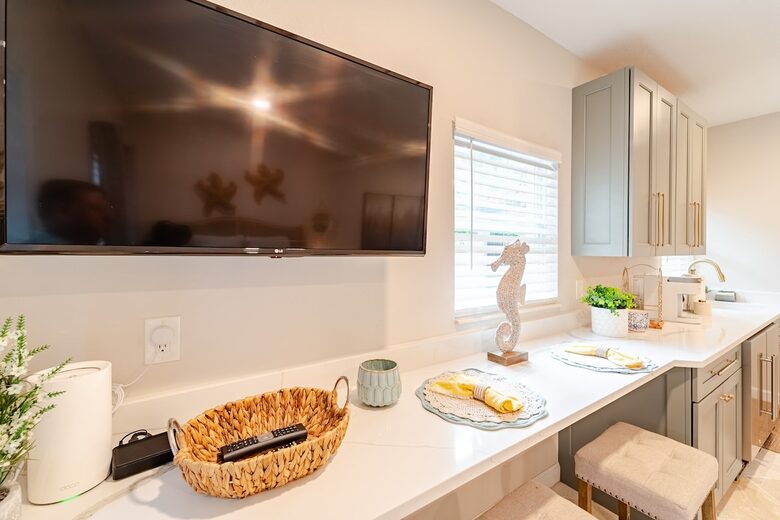 Tropical Hideaway Steps from Sarasota Bay - Sarasota, Florida