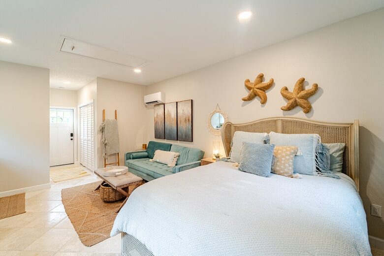 Tropical Hideaway Steps from Sarasota Bay - Sarasota, Florida