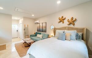 Tropical Hideaway Steps from Sarasota Bay - Sarasota, Florida