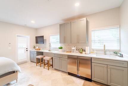 Tropical Hideaway Steps from Sarasota Bay - Sarasota, Florida