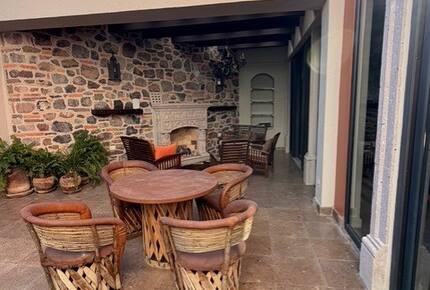 Terracotta Haven with Rooftop Fire Lounge & Courtyard Living - San Miguel de Allende, Mexico