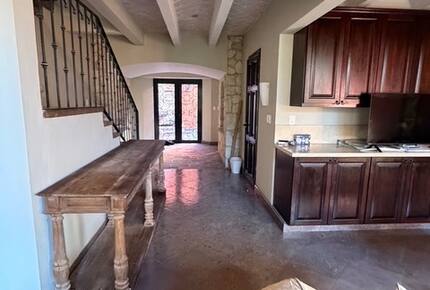 Terracotta Haven with Rooftop Fire Lounge & Courtyard Living - San Miguel de Allende, Mexico