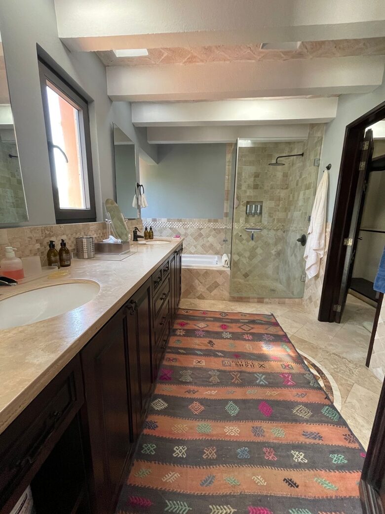 Terracotta Haven with Rooftop Fire Lounge & Courtyard Living - San Miguel de Allende, Mexico