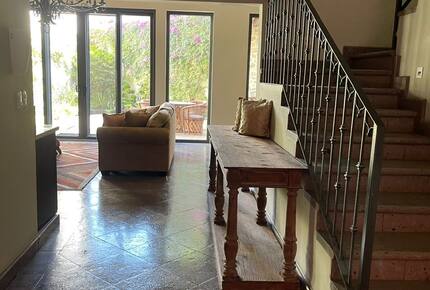 Terracotta Haven with Rooftop Fire Lounge & Courtyard Living - San Miguel de Allende, Mexico