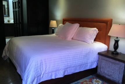 Terracotta Haven with Rooftop Fire Lounge & Courtyard Living - San Miguel de Allende, Mexico