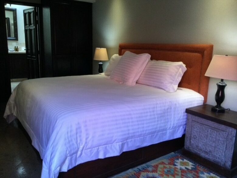 Terracotta Haven with Rooftop Fire Lounge & Courtyard Living - San Miguel de Allende, Mexico