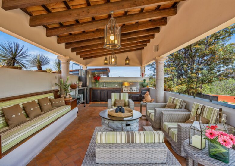 Terracotta Haven with Rooftop Fire Lounge & Courtyard Living - San Miguel de Allende, Mexico