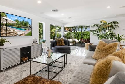 Mid-Century Glam Retreat in the Heart of Rancho Mirage - Rancho Mirage, California