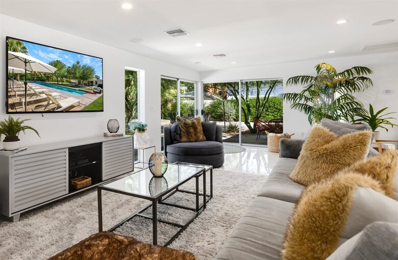 Mid-Century Glam Retreat in the Heart of Rancho Mirage - Rancho Mirage, California