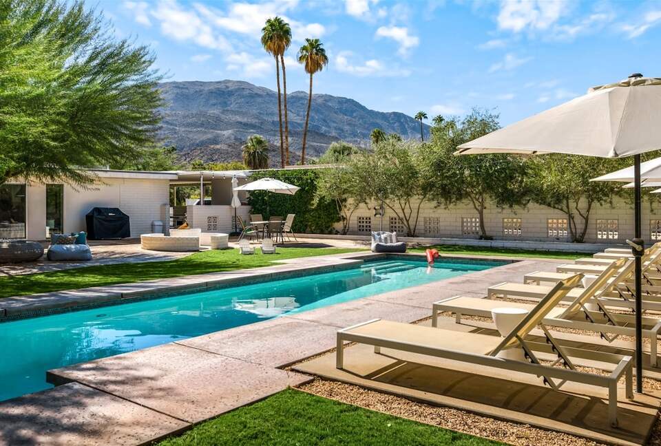 Mid-Century Glam Retreat in the Heart of Rancho Mirage - Rancho Mirage, California