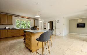 A Gracious Family Home in a Prestigious Semi-Rural Setting - Farnham, United Kingdom