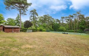 A Gracious Family Home in a Prestigious Semi-Rural Setting - Farnham, United Kingdom