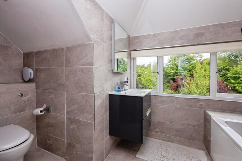 A Gracious Family Home in a Prestigious Semi-Rural Setting - Farnham, United Kingdom