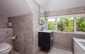 A Gracious Family Home in a Prestigious Semi-Rural Setting - Farnham, United Kingdom