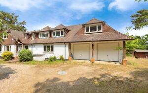 A Gracious Family Home in a Prestigious Semi-Rural Setting - Farnham, United Kingdom