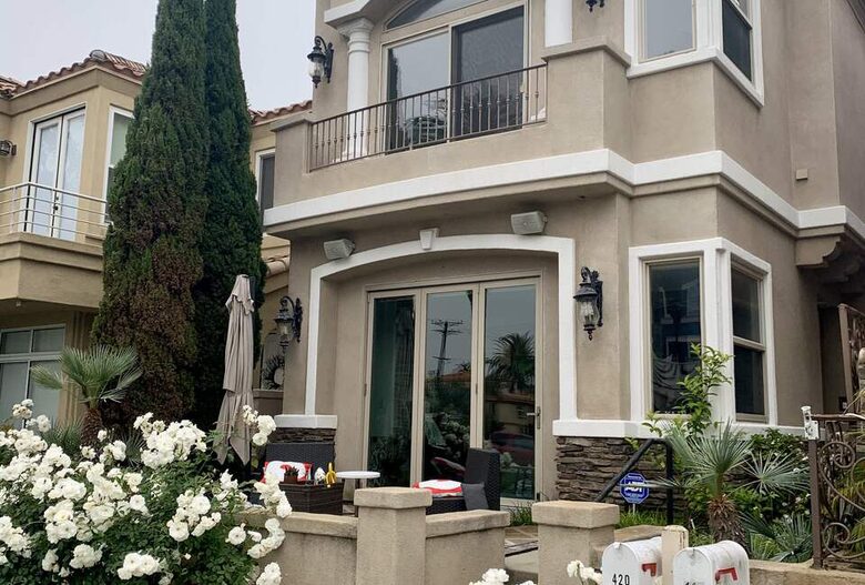 Downtown Huntington Beach Escape - Huntington Beach, California