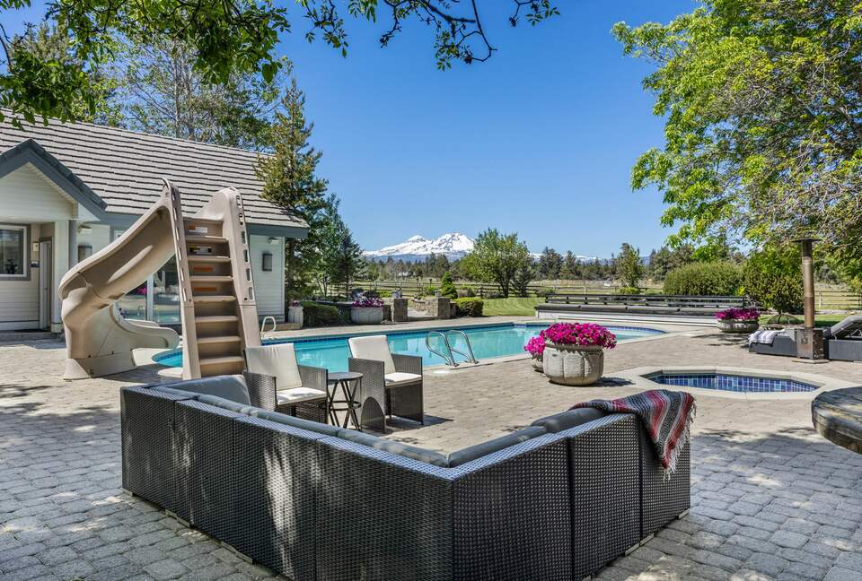 Pool, hot tub with pool house, sauna